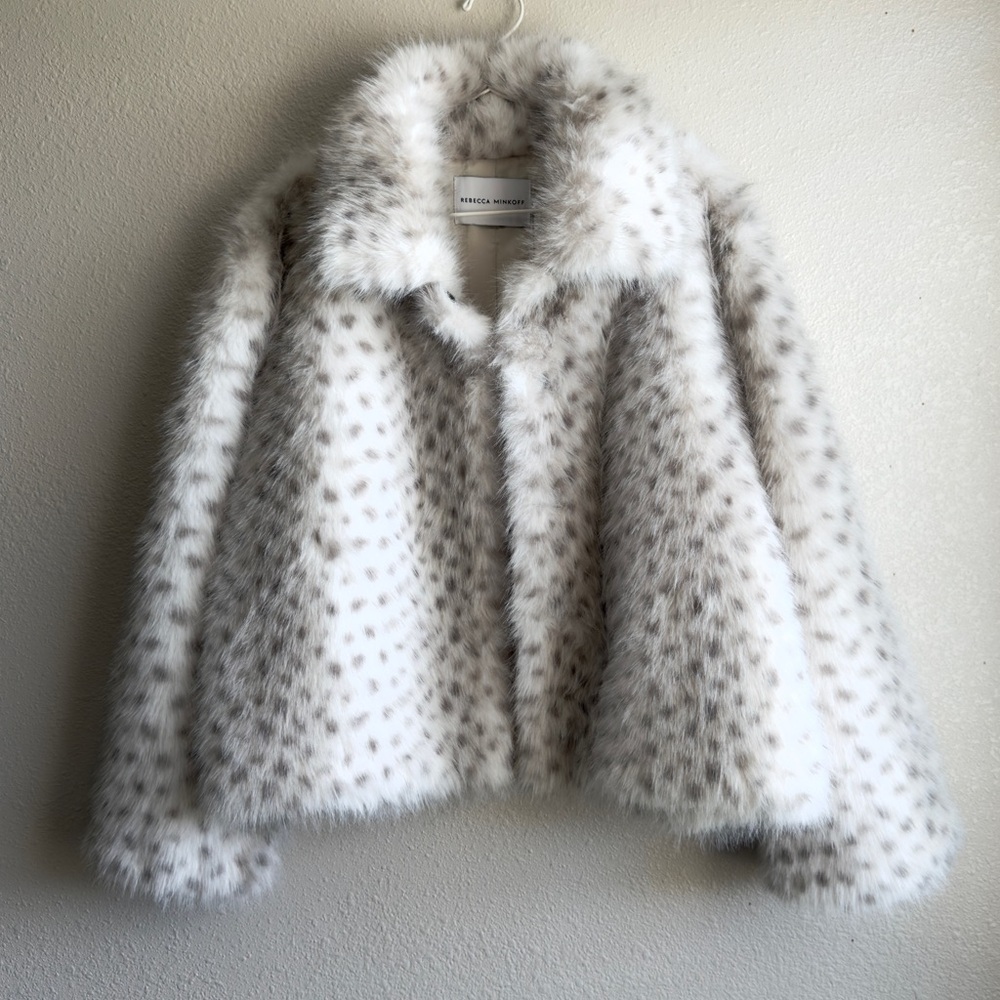 REBECCA MINKOFF Snow Leopard Cropped Shirt Collar Faux Fur Jacket - Picture 3 of 10